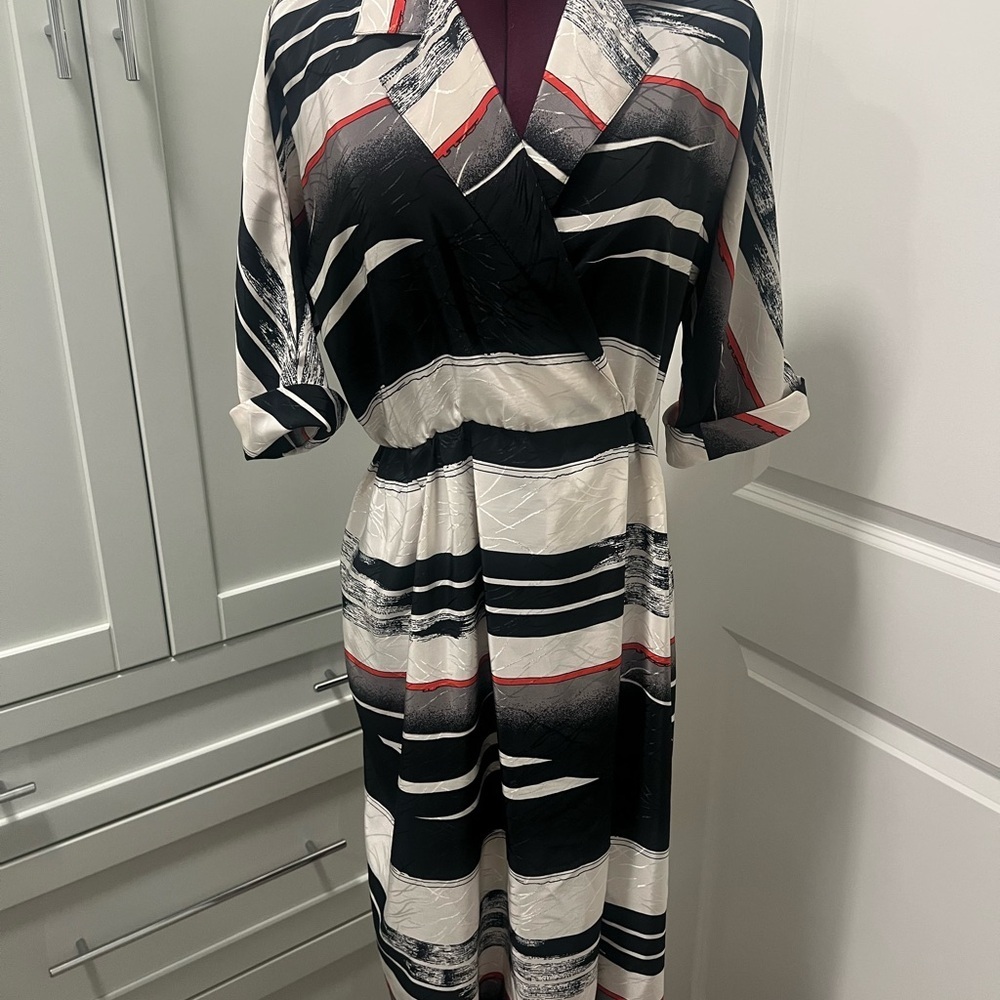 PETITES by NU-MODE Striped Black Metallic Wrap Dress Lightweight | Size 7 - Picture 1 of 14
